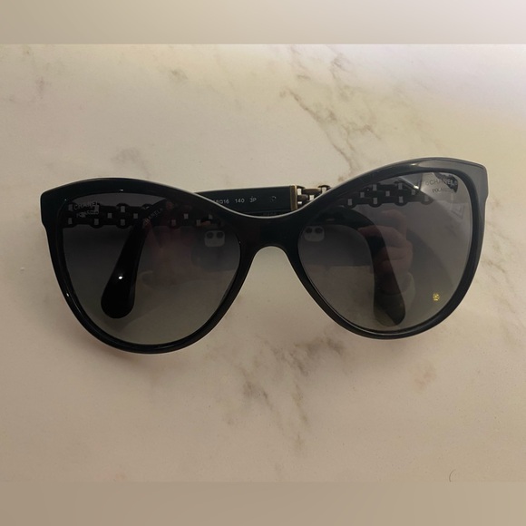 💯 Authentic Chanel Link CC Logo Polarized Sunglasses - Picture 6 of 8